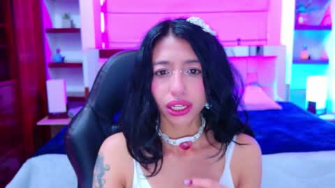 Lili Lopez online show from October 17, 2025, 12:52 pm