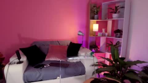 Snapshot of redjasmine_ chatting on February 9, 2025, 11:46 pm Red Jasmine online show from February 9, 2025, 11:46 pm