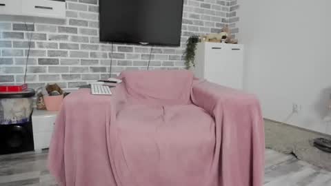 Laylla online show from March 6, 2025, 10:09 am