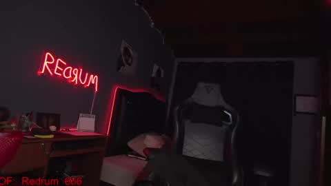 Snapshot of redrum_696 chatting on October 13, 2025, 9:37 pm Red online show from October 13, 2025, 9:37 pm