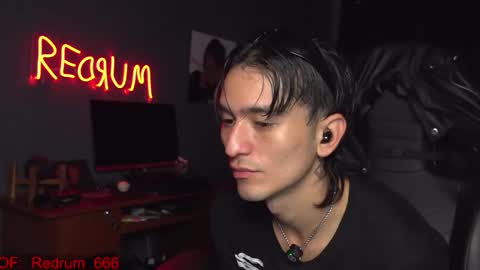 Red online show from December 3, 2025, 3:21 pm