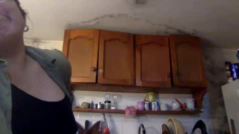 redwinelipss online show from October 14, 2025, 5:08 am