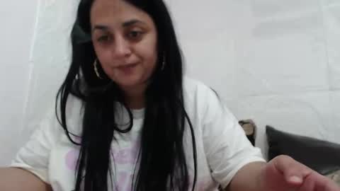 Reea online show from October 22, 2025, 7:24 pm