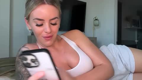 Snapshot of reecemariexx chatting on February 20, 2026, 4:51 pm reecemariexx online show from February 20, 2026, 4:51 pm