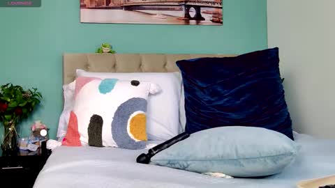 Yanella online show from October 30, 2025, 5:35 pm