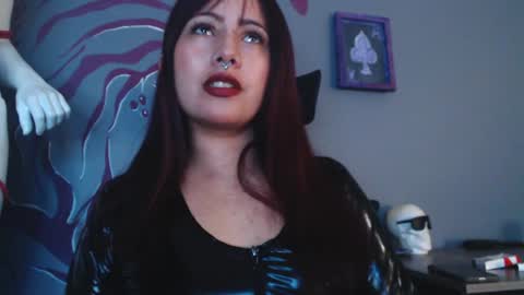 Snapshot of regina_iris chatting on May 19, 2026, 10:10 am Regina online show from May 19, 2026, 10:10 am