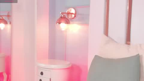 Snapshot of regina_noctixx chatting on April 18, 2026, 6:39 am Regina online show from April 18, 2026, 6:39 am