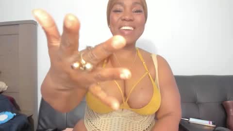 Snapshot of reginabanx chatting on February 20, 2026, 11:49 pm reginabanx online show from February 20, 2026, 11:49 pm