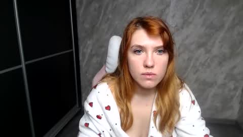 Snapshot of reginasmilee chatting on January 16, 2026, 12:36 am Regina online show from January 16, 2026, 12:36 am