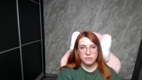 Snapshot of reginasmilee chatting on February 10, 2026, 7:23 am Regina online show from February 10, 2026, 7:23 am