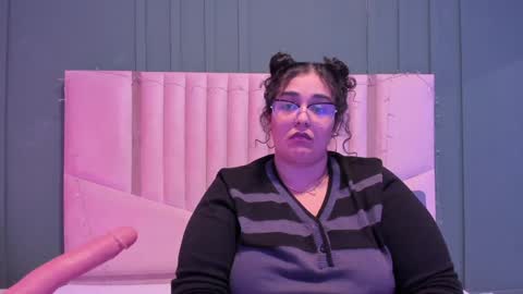 reginavegaa online show from February 4, 2025, 5:45 pm