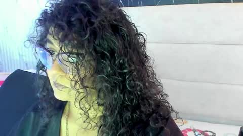 Snapshot of reginavegaa chatting on May 9, 2026, 9:25 am reginavegaa online show from May 9, 2026, 9:25 am