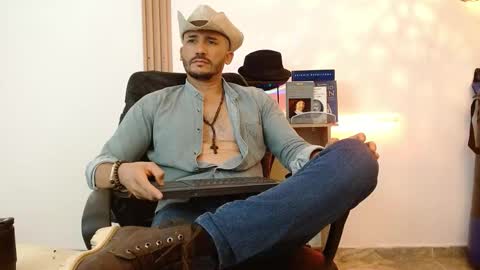   REIKO  online show from November 21, 2025, 6:28 pm