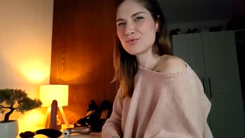 Snapshot of reileyfoxx chatting on April 15, 2026, 8:20 pm Reiley online show from April 15, 2026, 8:20 pm