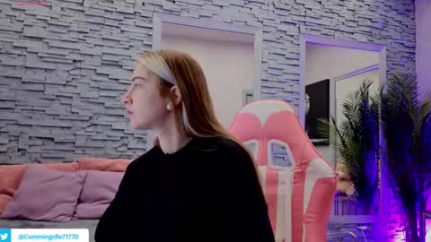 Snapshot of reina_cummings chatting on February 9, 2026, 6:39 am reina cummings online show from February 9, 2026, 6:39 am