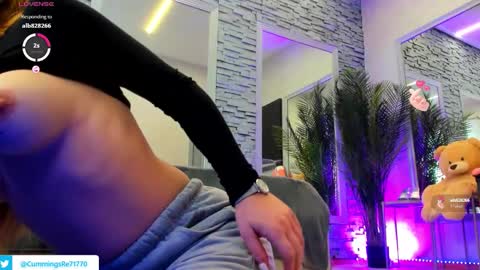 Snapshot of reina_cummings chatting on February 19, 2026, 7:59 am reina cummings online show from February 19, 2026, 7:59 am