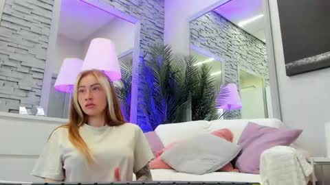 reina cummings online show from June 3, 2026, 5:54 am