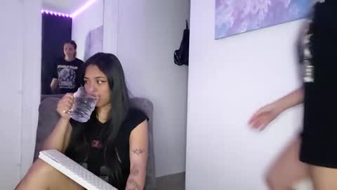 Snapshot of reina_reina chatting on March 25, 2026, 3:34 am reina_reina online show from March 25, 2026, 3:34 am