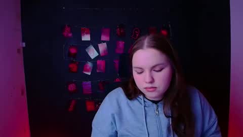 Reina online show from January 14, 2026, 12:44 pm