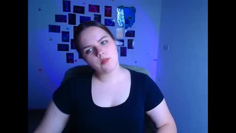 Reina online show from March 9, 2026, 6:28 am