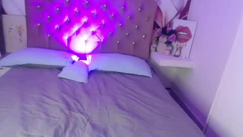RENATA VALENTINA online show from April 25, 2026, 11:24 am