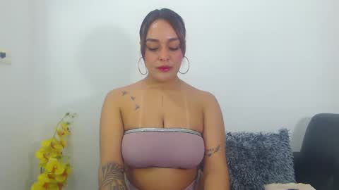 renatabrownn28 online show from March 10, 2026, 6:29 am