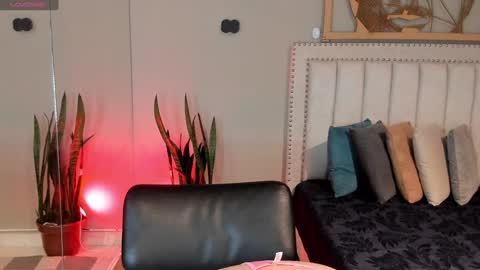 Snapshot of renataruiz_rr chatting on February 5, 2025, 12:06 pm online show from February 5, 2025, 12:06 pm