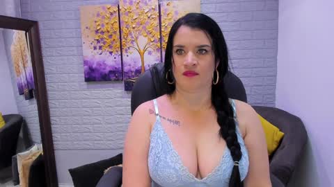 Snapshot of renataruiz_rr chatting on February 8, 2025, 12:06 pm online show from February 8, 2025, 12:06 pm