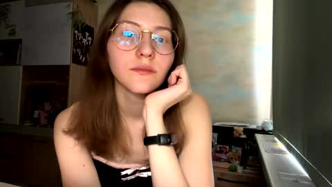 Mia online show from March 30, 2026, 1:23 pm