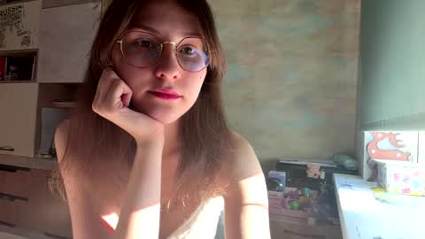 Mia online show from April 9, 2026, 1:16 pm