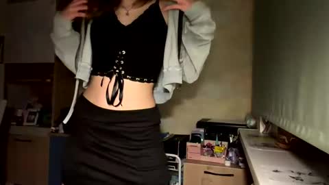 Mia online show from April 18, 2026, 7:58 pm