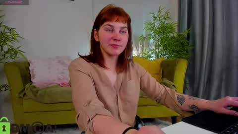 rene_shine online show from November 14, 2025, 3:22 pm