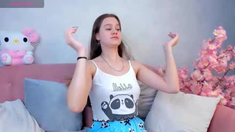 Renesmy online show from November 25, 2025, 12:43 am