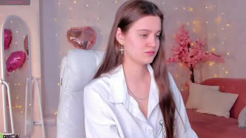 Renesmy online show from February 12, 2026, 11:44 pm