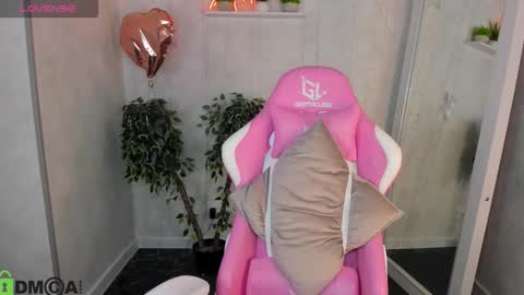 Renesmy online show from March 22, 2026, 10:46 pm