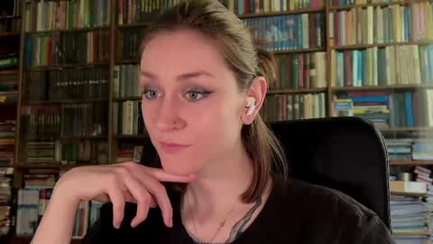 Snapshot of retromarie chatting on April 27, 2026, 12:25 pm Rie online show from April 27, 2026, 12:25 pm