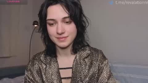 Ewiwi online show from March 26, 2026, 4:01 pm