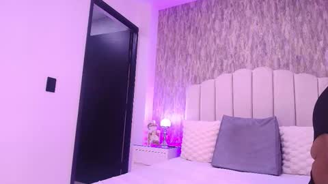 Snapshot of reven_lilith chatting on November 25, 2025, 3:06 am REVEN online show from November 25, 2025, 3:06 am