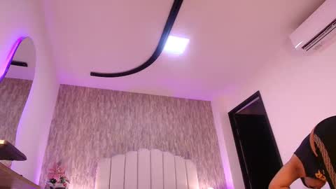 Snapshot of reven_lilith chatting on December 14, 2025, 3:01 am REVEN online show from December 14, 2025, 3:01 am