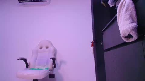 Snapshot of reven_lilith chatting on January 12, 2026, 3:01 am REVEN online show from January 12, 2026, 3:01 am