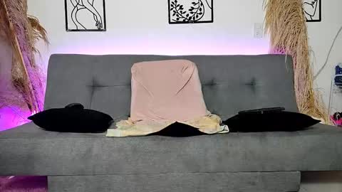 reymasterhot online show from December 18, 2025, 11:49 am