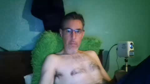 reyes_albert2006 online show from March 17, 2026, 4:17 am