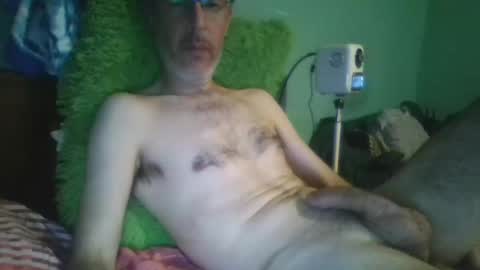 reyes_albert2006 online show from April 4, 2026, 9:07 am