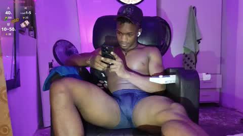 ReyKen online show from March 9, 2026, 11:42 pm