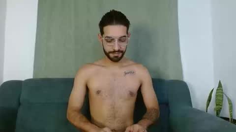 Snapshot of reypablo1 chatting on September 16, 2025, 10:33 pm REY PABLO Independent online show from September 16, 2025, 10:33 pm