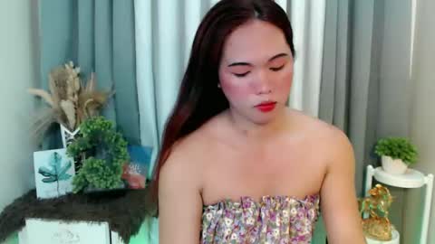 Snapshot of rhian_hornyhere chatting on April 13, 2026, 11:37 am ask me online show from April 13, 2026, 11:37 am