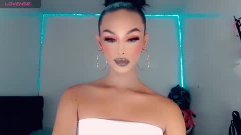 Rianna Garcia online show from November 15, 2025, 4:32 am