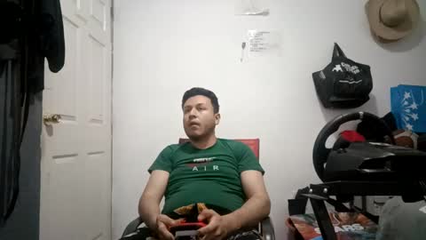 Snapshot of ricardogarcia21 chatting on December 17, 2024, 8:12 am ricardogarcia21 online show from December 17, 2024, 8:12 am