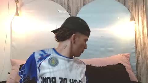 Snapshot of rich_de_la_rosa chatting on December 15, 2025, 2:16 am rich and kitty online show from December 15, 2025, 2:16 am