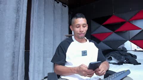 richar_voller online show from January 13, 2025, 2:21 pm